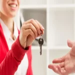 مستأجر يرفض الخروج كيفية التعامل معه؟